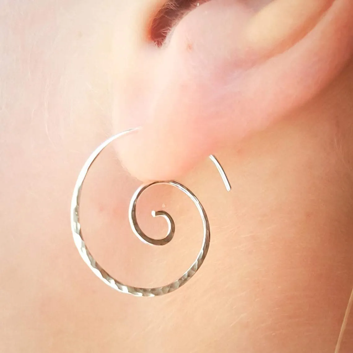 Spiral Hoop Earrings, 925 Sterling Silver, 20ga, 22mm Diameter, Hammered, Lightweight, Spiral Earrings for Women, Silver Swirl Earrings Hoop, Silver Pull Through Earrings for Women (Sterling Silver)