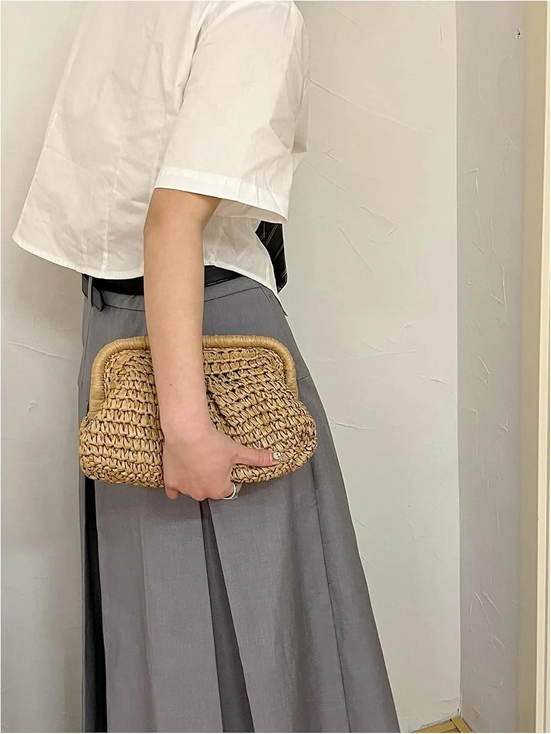 Verdusa Women's Straw Clutch Handbags Cloud Dumpling Woven Purse with Chain Strap